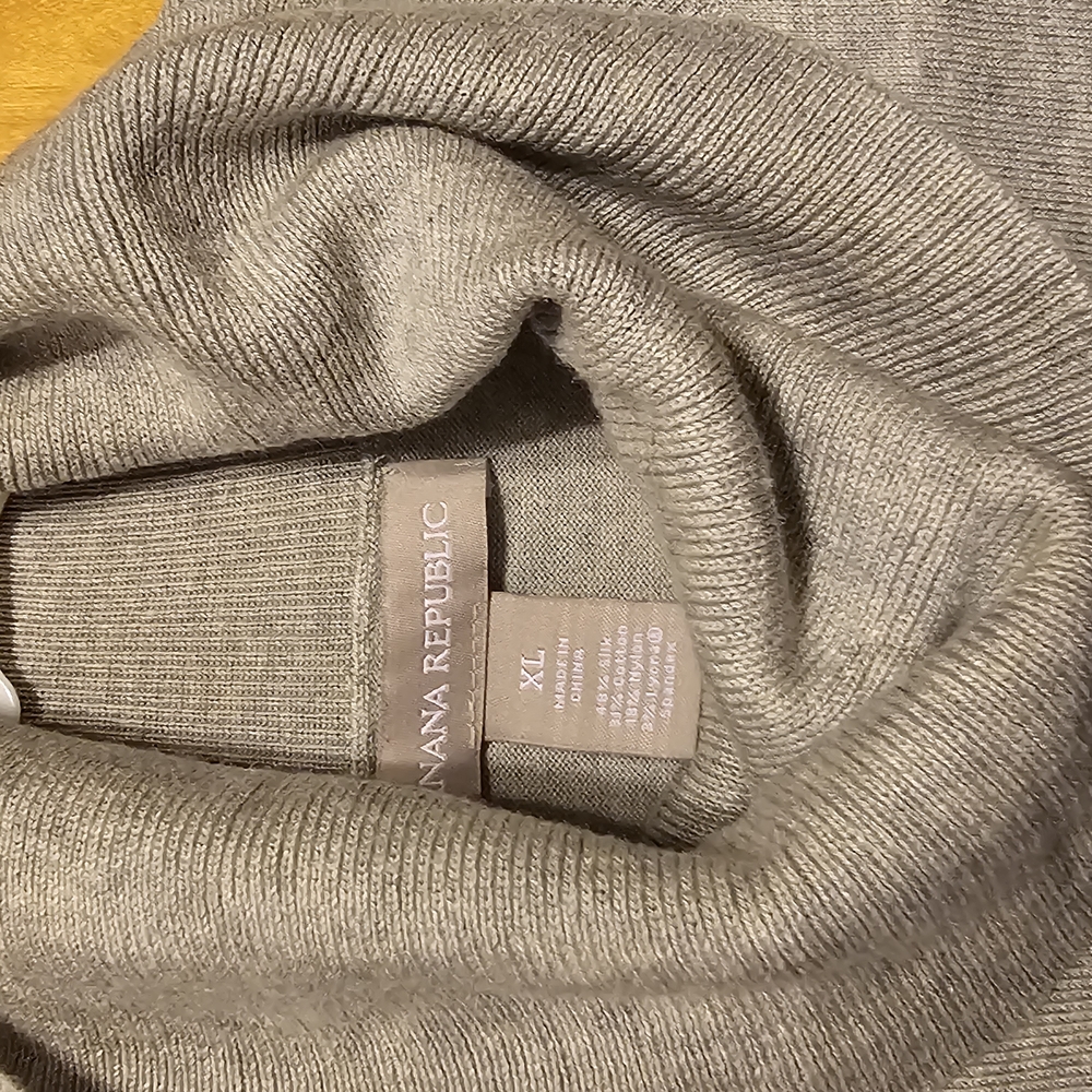 Banana Republic women's XLarge Tan Sweater